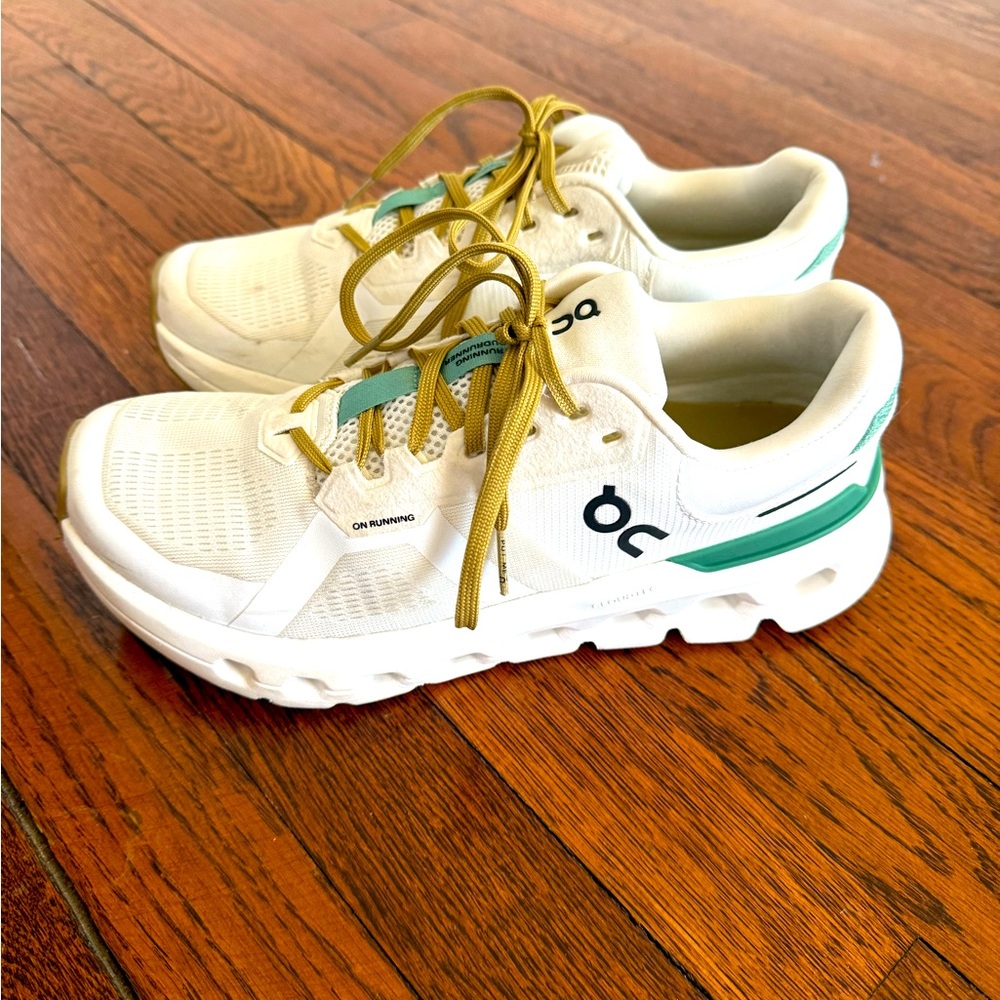 OnCloud Cloudrunner 2 Undyed and Green Tennis Shoes Women’s Size 8.5